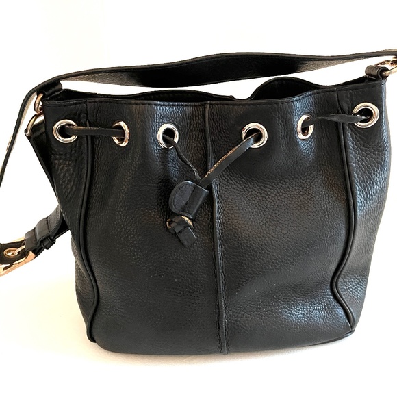 😍🌻 Bag by Adrienne Vittadini Black with pull strap closure - Picture 1 of 14